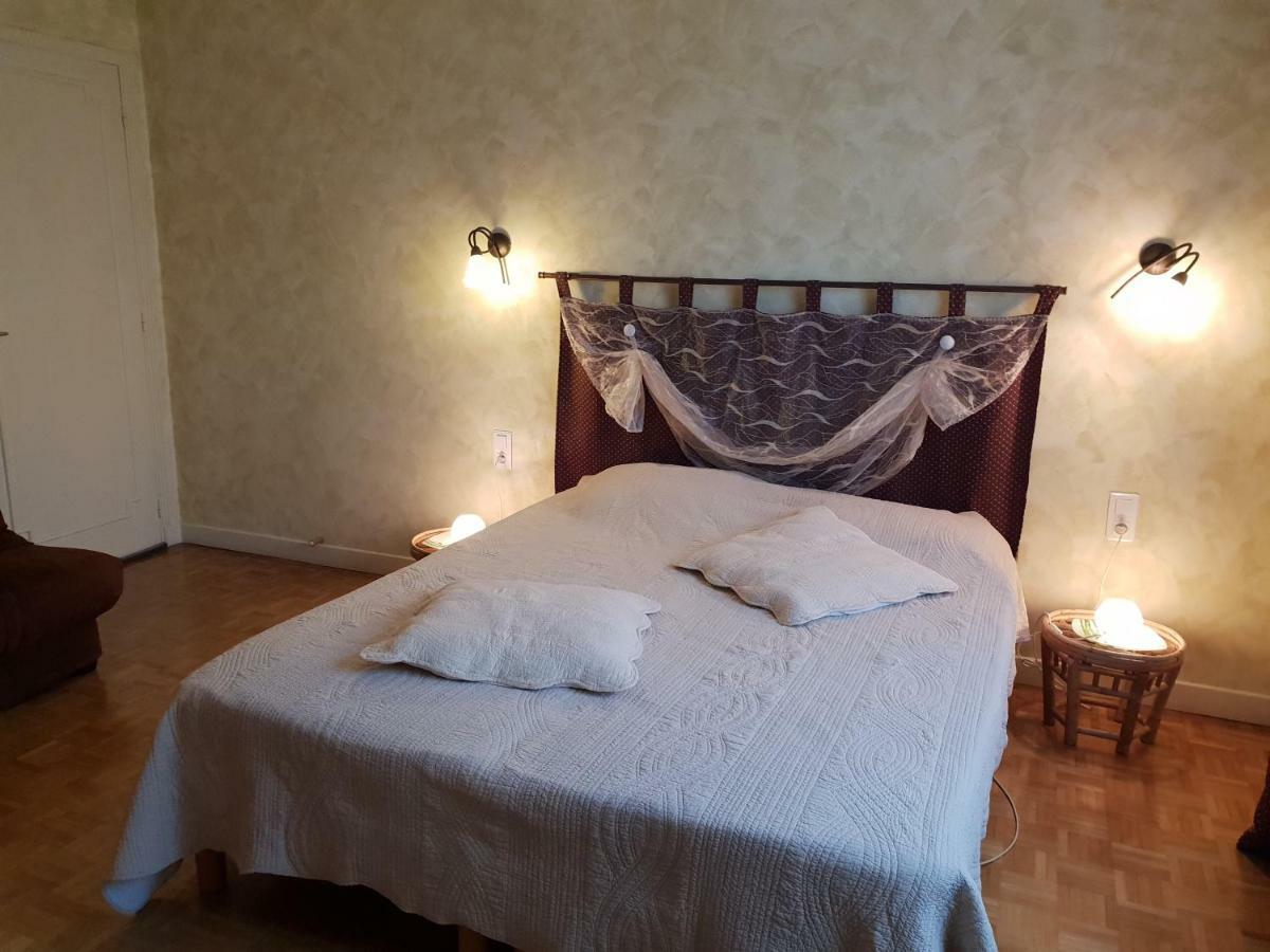 Le Nid De L'Ecureuil Bed & Breakfast Brens  Екстериор снимка